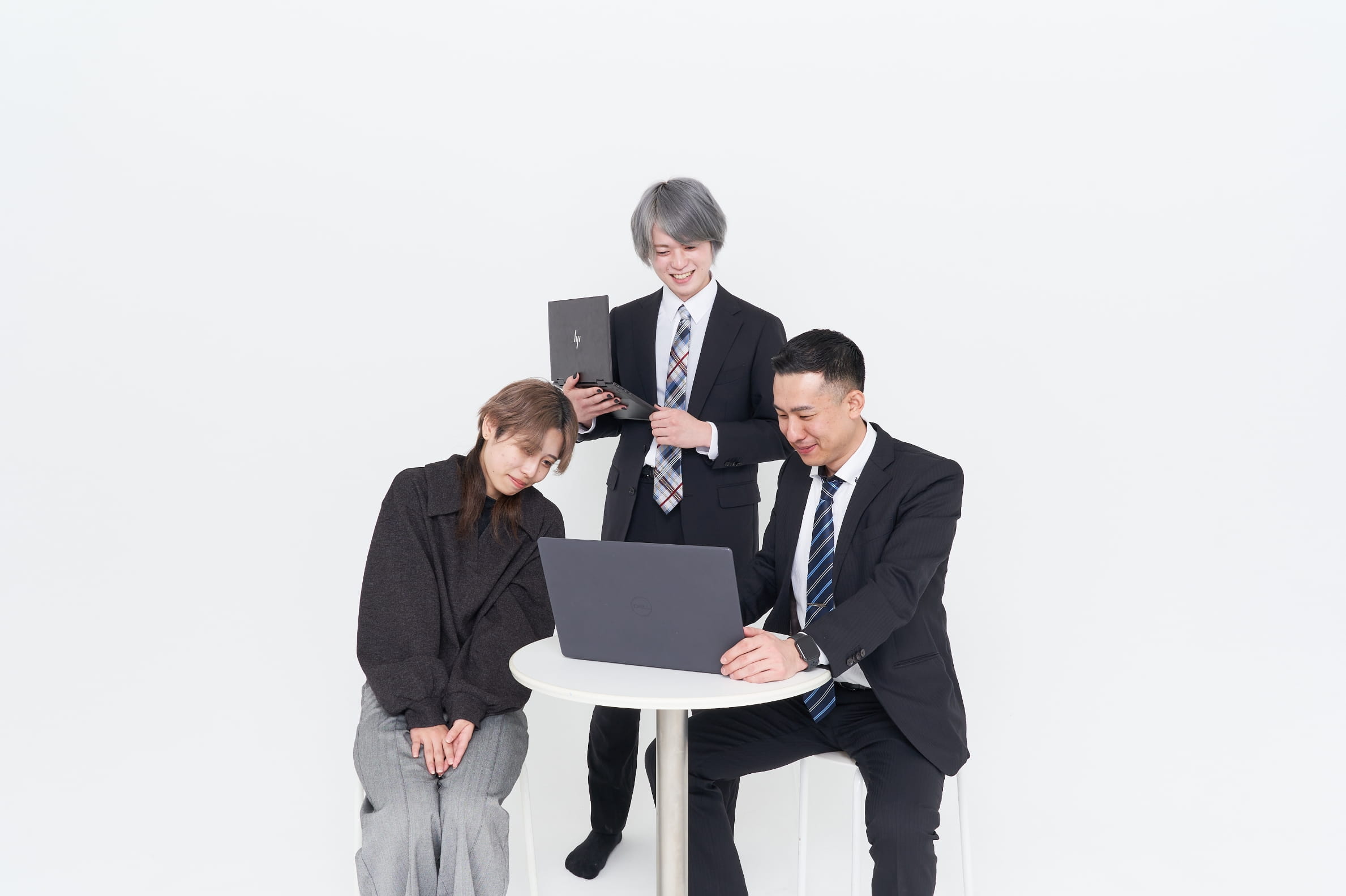 スーツを着ている男性